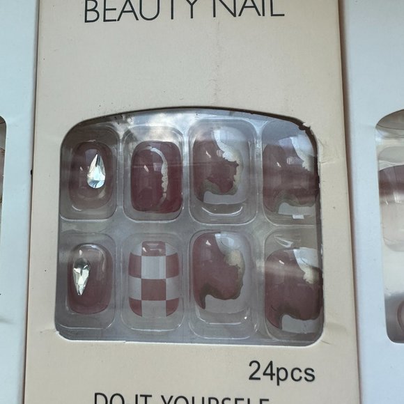 nails - Picture 10 of 13